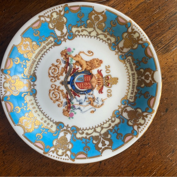 Queen Elizabeth 2002 Golden Jubilee Tea Cup & Saucer - Picture 4 of 5